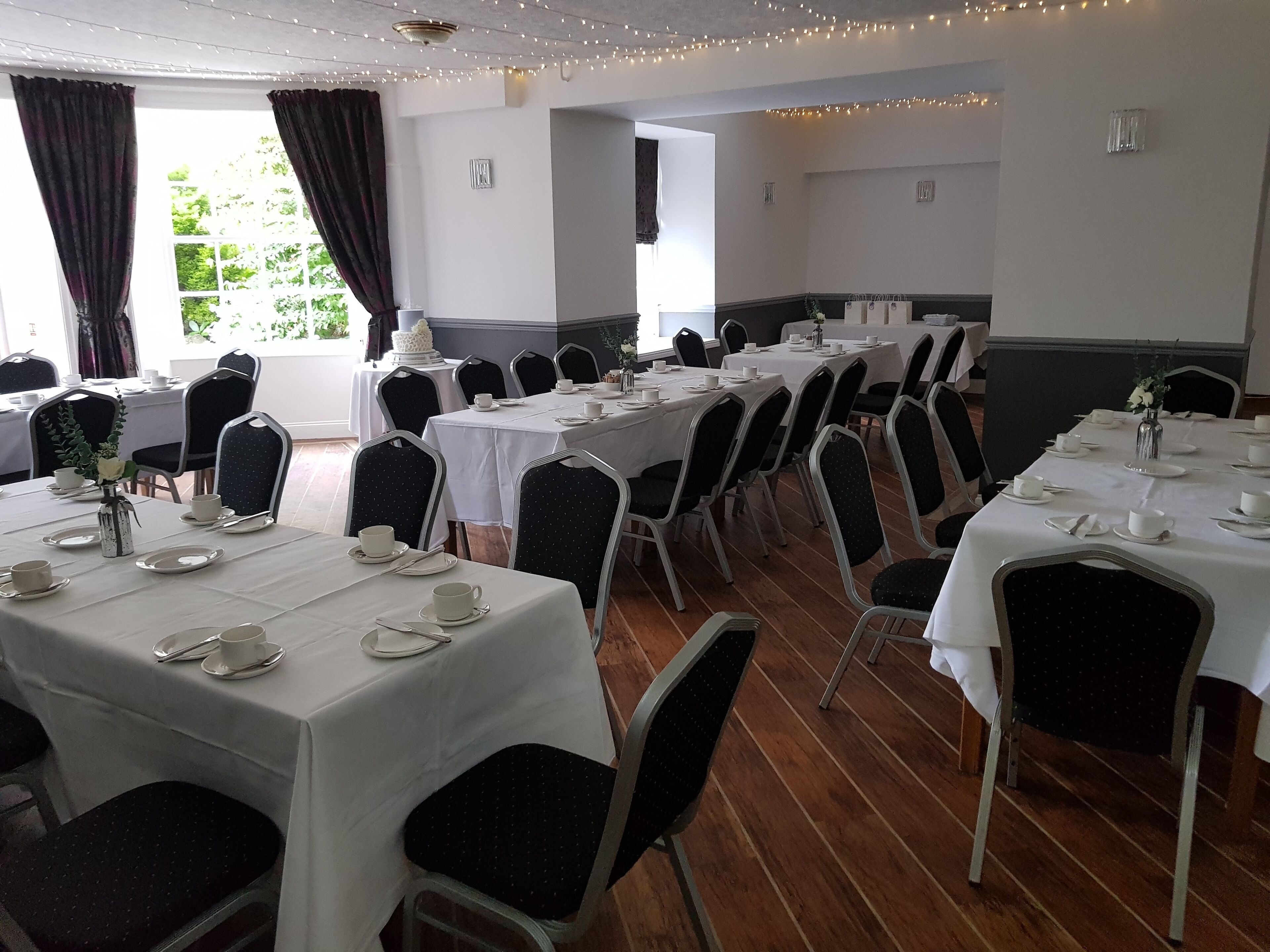 Breakfast, lunch and dinner served