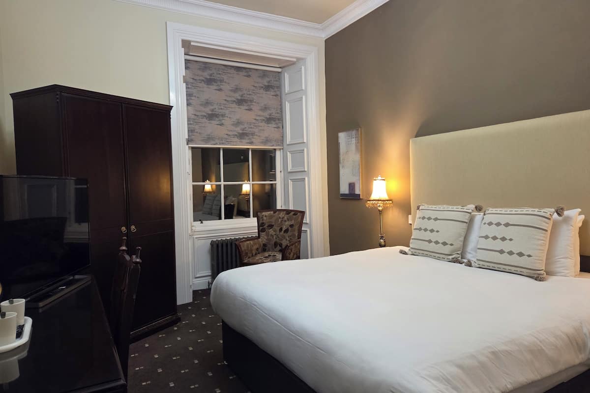 Premier Double Room | Desk, iron/ironing board, free WiFi, bed sheets