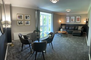 Standard Apartment, 1 Double Bed | Individually furnished, iron/ironing board, travel crib, rollaway beds - The Tontine Hotel (Greenock)