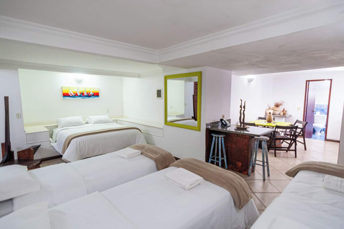 Suite Studio Familiale, 1 chambre | 1 chambre, minibar, coffres-forts dans les chambres, bureau