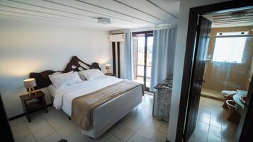 Standard Double Room | Minibar, két bảo mật tại phòng, bàn, màn/rèm cản sáng