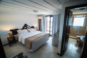 Standard Double Room | Minibar, in-room safe, desk, blackout drapes - Arambaré Buzios Hotel (Búzios)