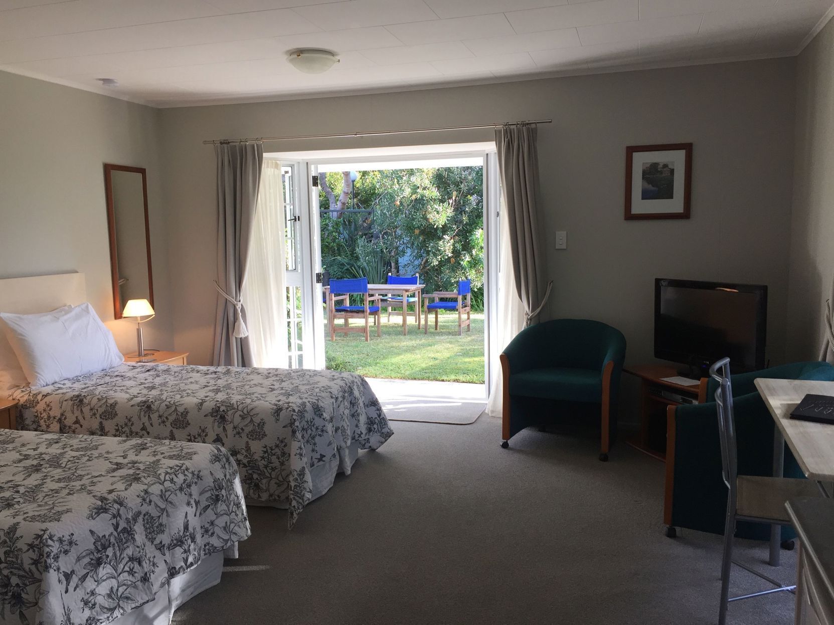 Dihias secara berasingan, seterika/papan seterika, Wi-fi percuma 