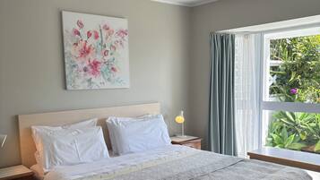 Individually decorated, iron/ironing board, free WiFi, bed sheets