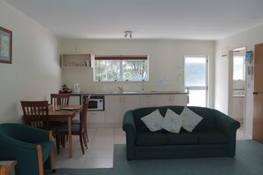 Standard Room, 1 Bedroom | Private kitchenette | Fridge, microwave, stovetop, coffee/tea maker - Ash Grove Boutique Motel (Haruru)