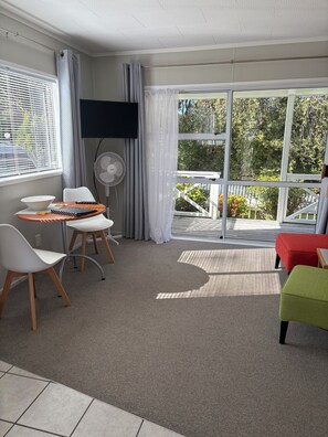 Chaumière Standard | Décor unique, fer et planche à repasser, accès au Wi-Fi (inclus)