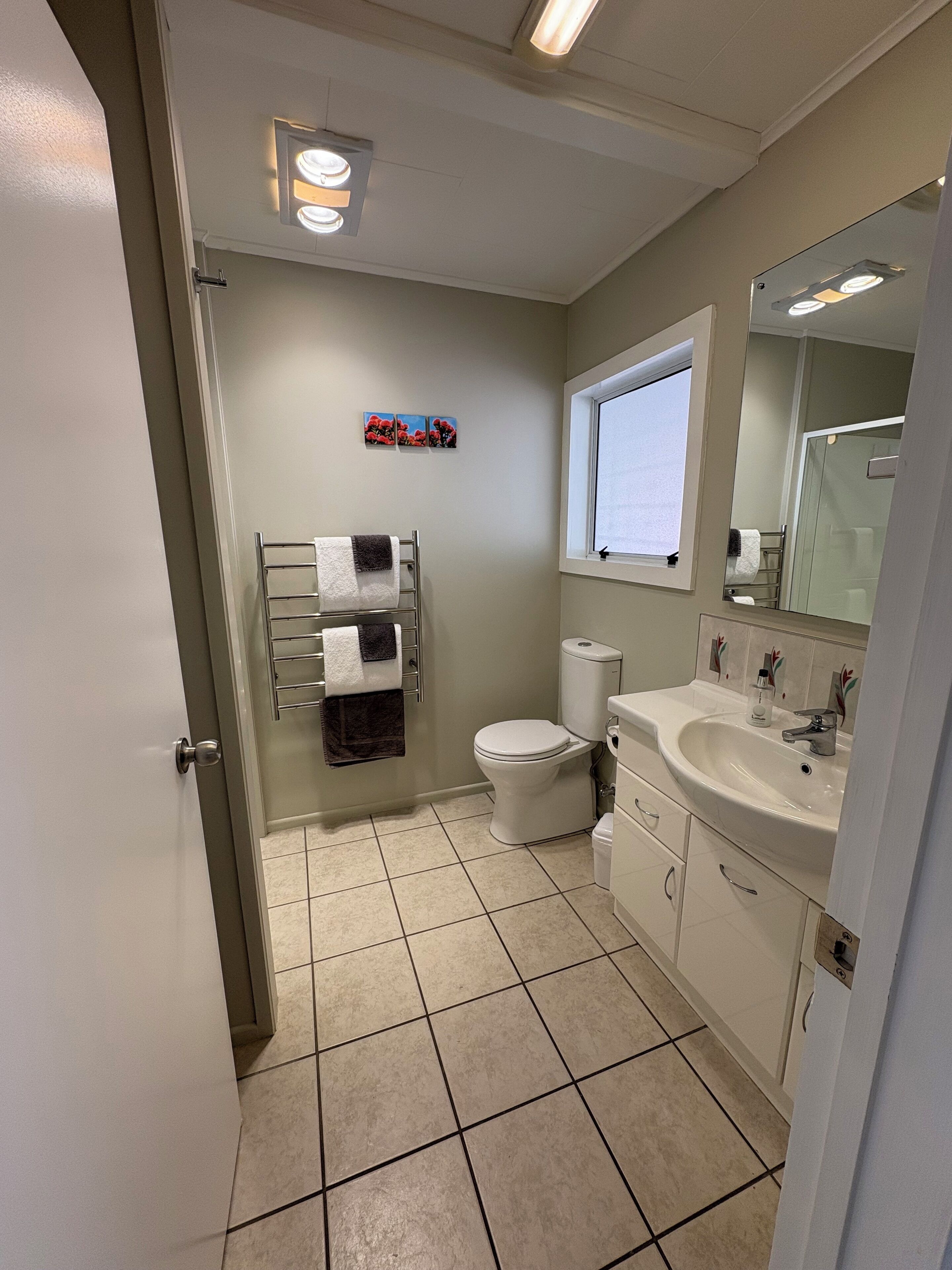 Standard Studio | Bathroom | Shower, free toiletries, hair dryer, towels