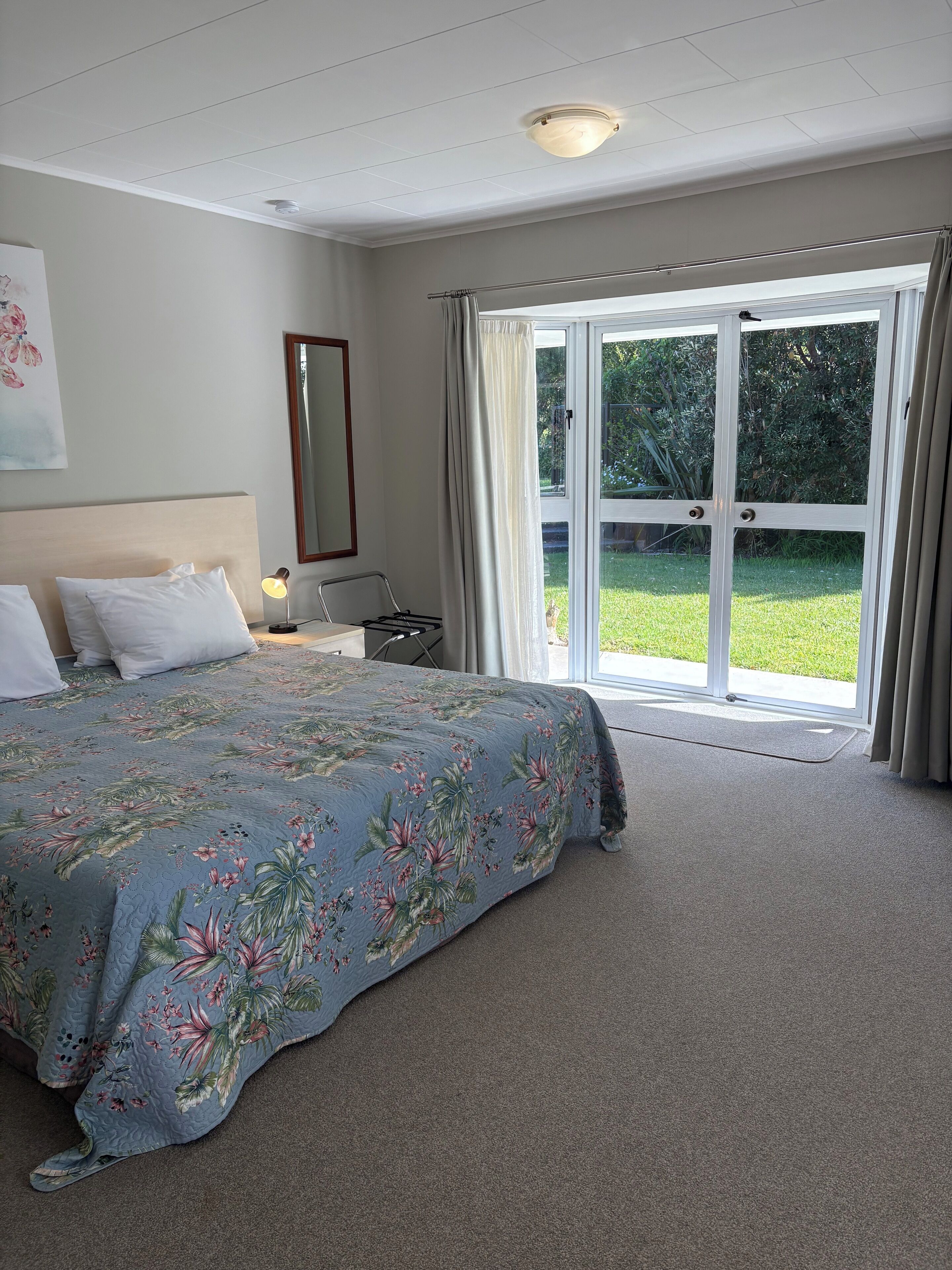 Deluxe Studio | Individually decorated, iron/ironing board, free WiFi, bed sheets