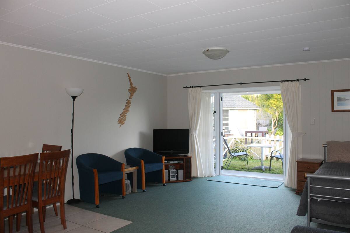 Standard Room, 1 Bedroom | Living area