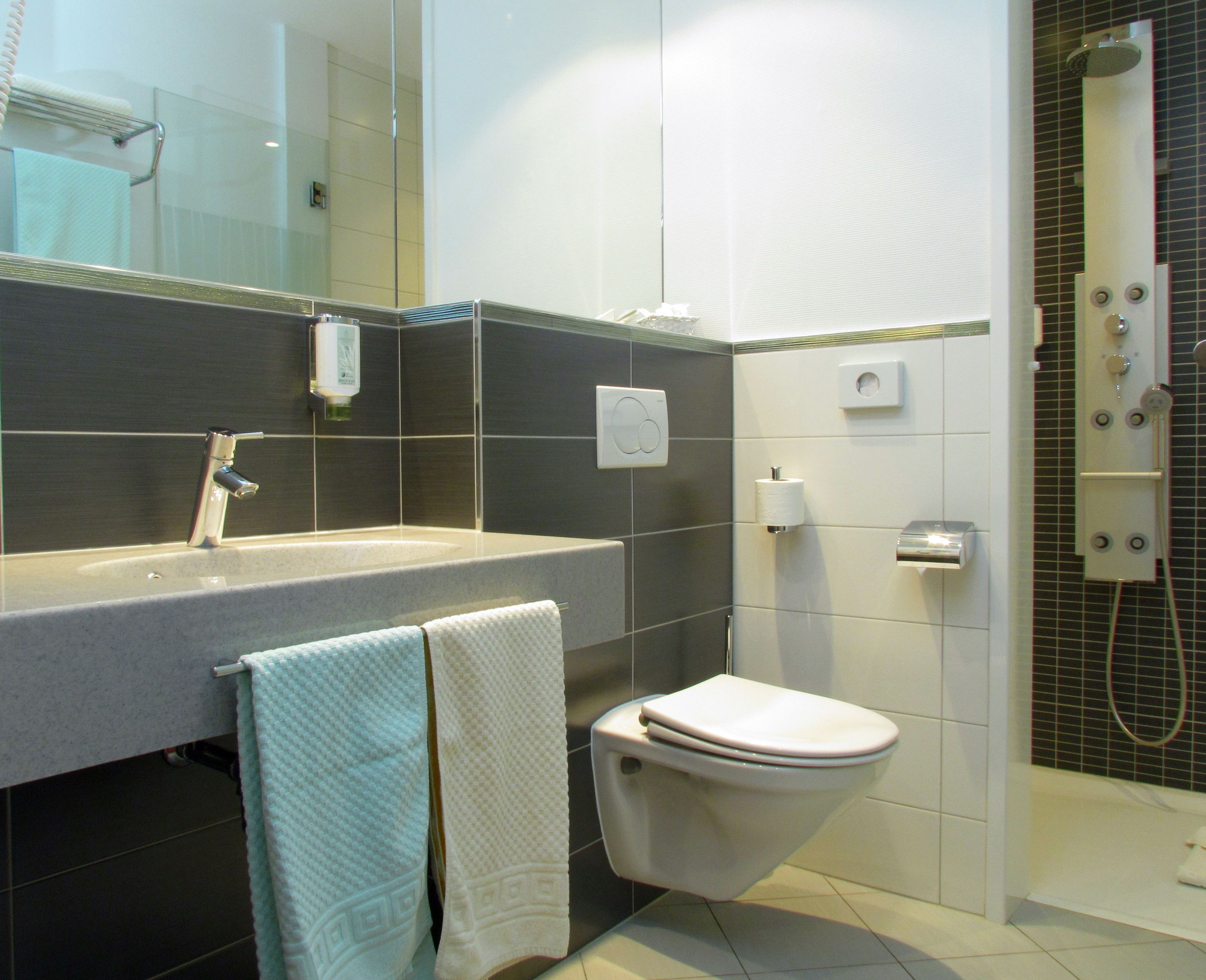 comfort double room | bathroom | free toiletries, hair dryer