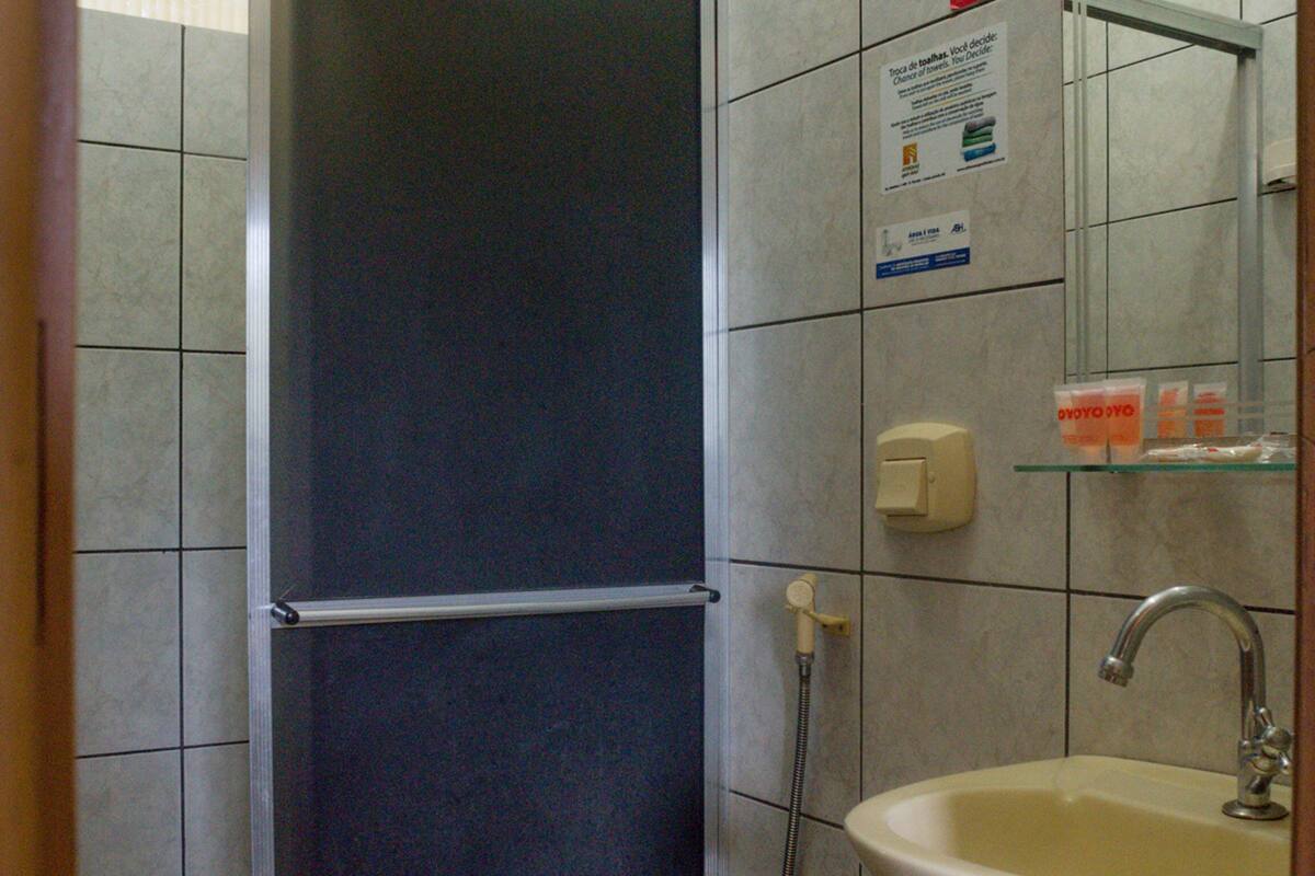 Superior Triple Room, 3 Twin Beds | Bathroom | Hair dryer (on request), towels, soap, shampoo