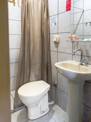 Superior Double Room | Bathroom