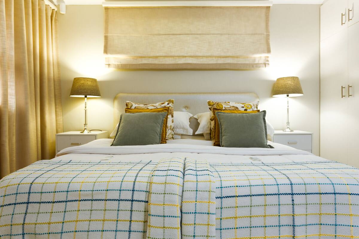 标准房 (Self Catering for 4 People) | 高档床上用品、客房内保险箱、折叠床/加床（额外收费）、免费 WiFi