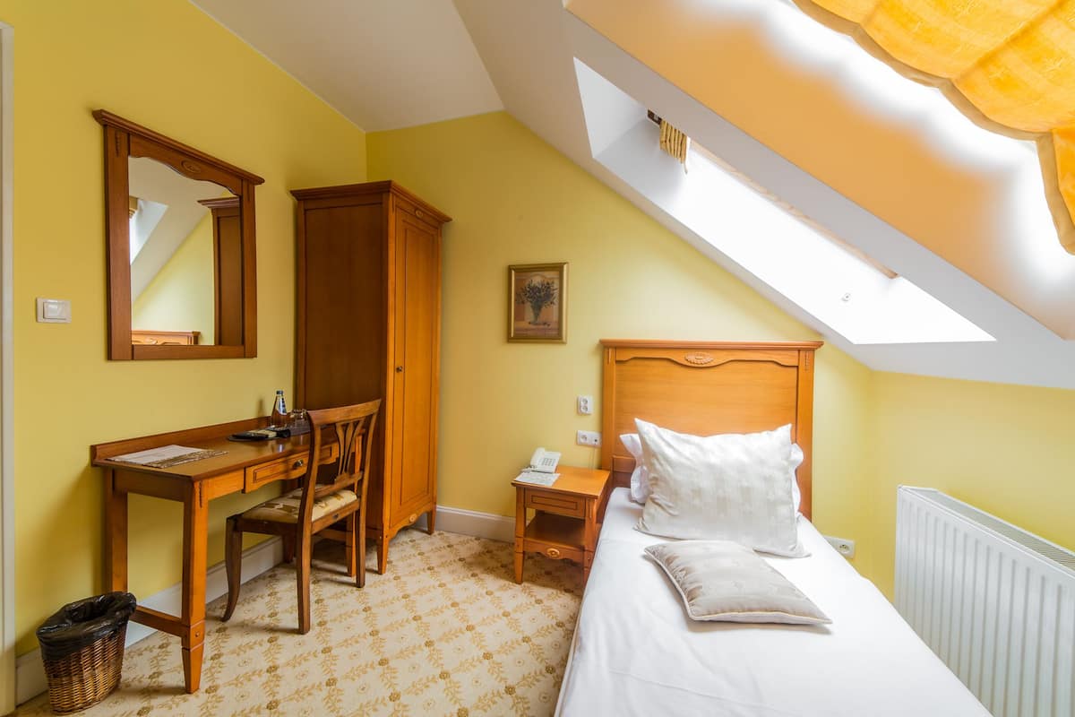 Single Room | Premium bedding, in-room safe, desk, soundproofing