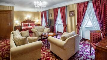 Habitación superior (Plus) | Ropa de cama de alta calidad y caja de seguridad en la habitación