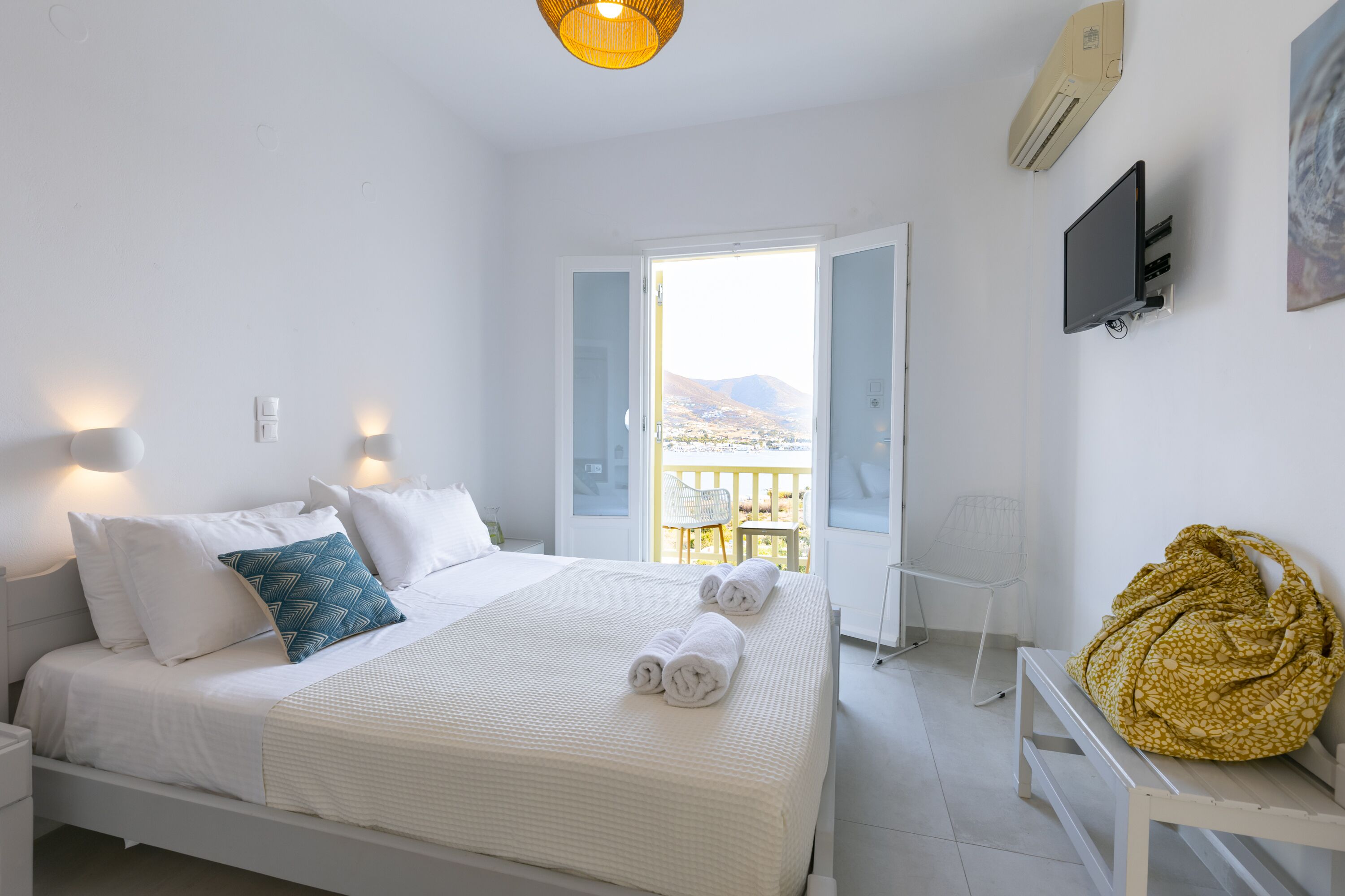 Photo - Akrotiri Hotel