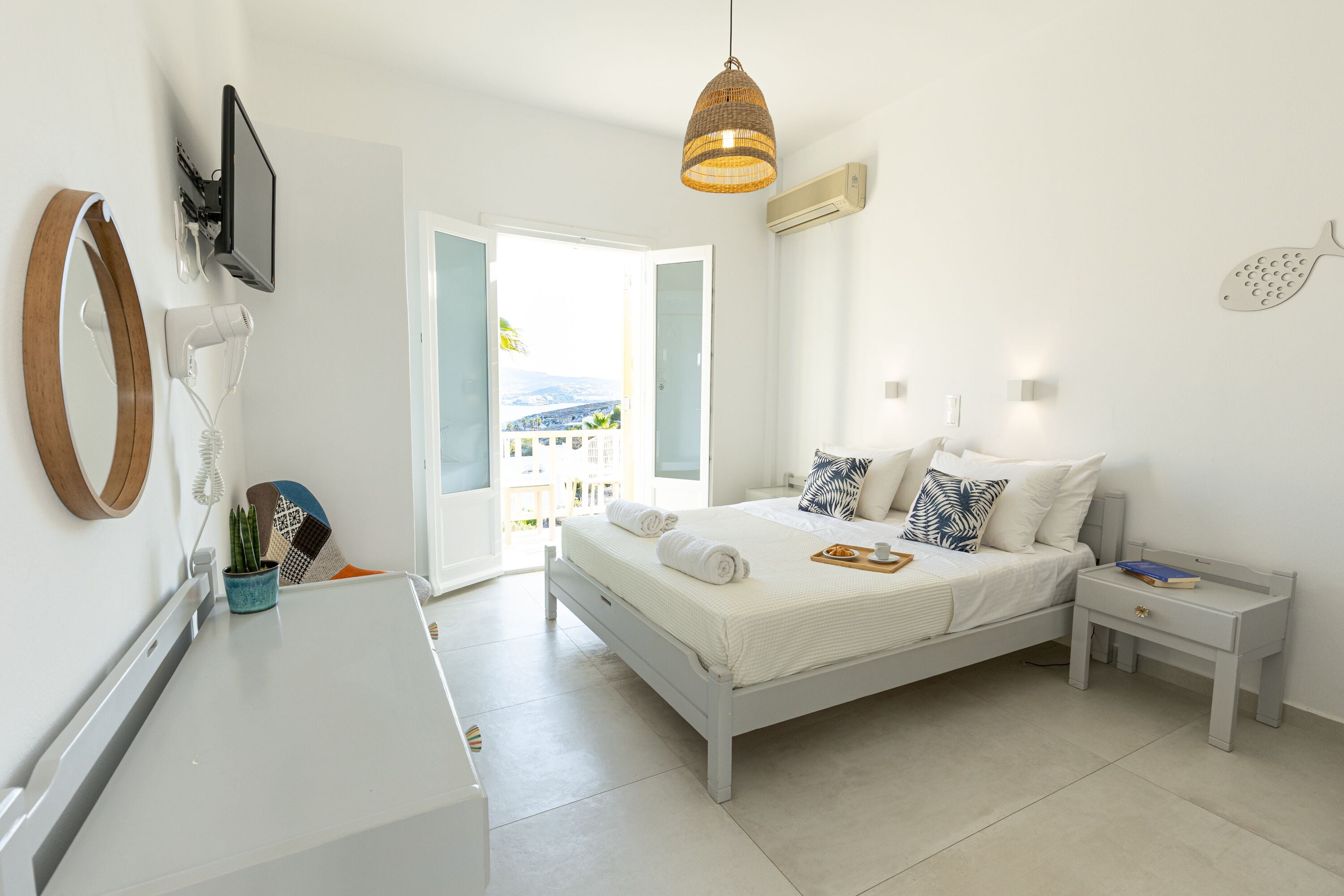 Photo - Akrotiri Hotel