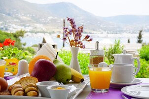 Daily buffet breakfast for a fee