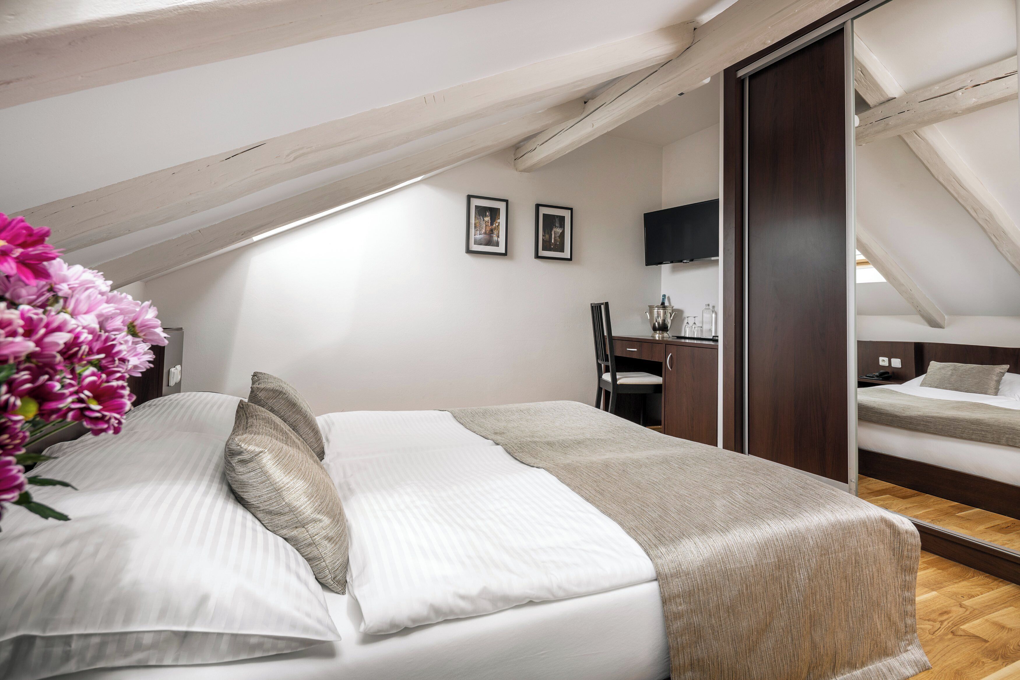 attic double room | 1 bedroom, minibar, in-room safe, iron/ironing board