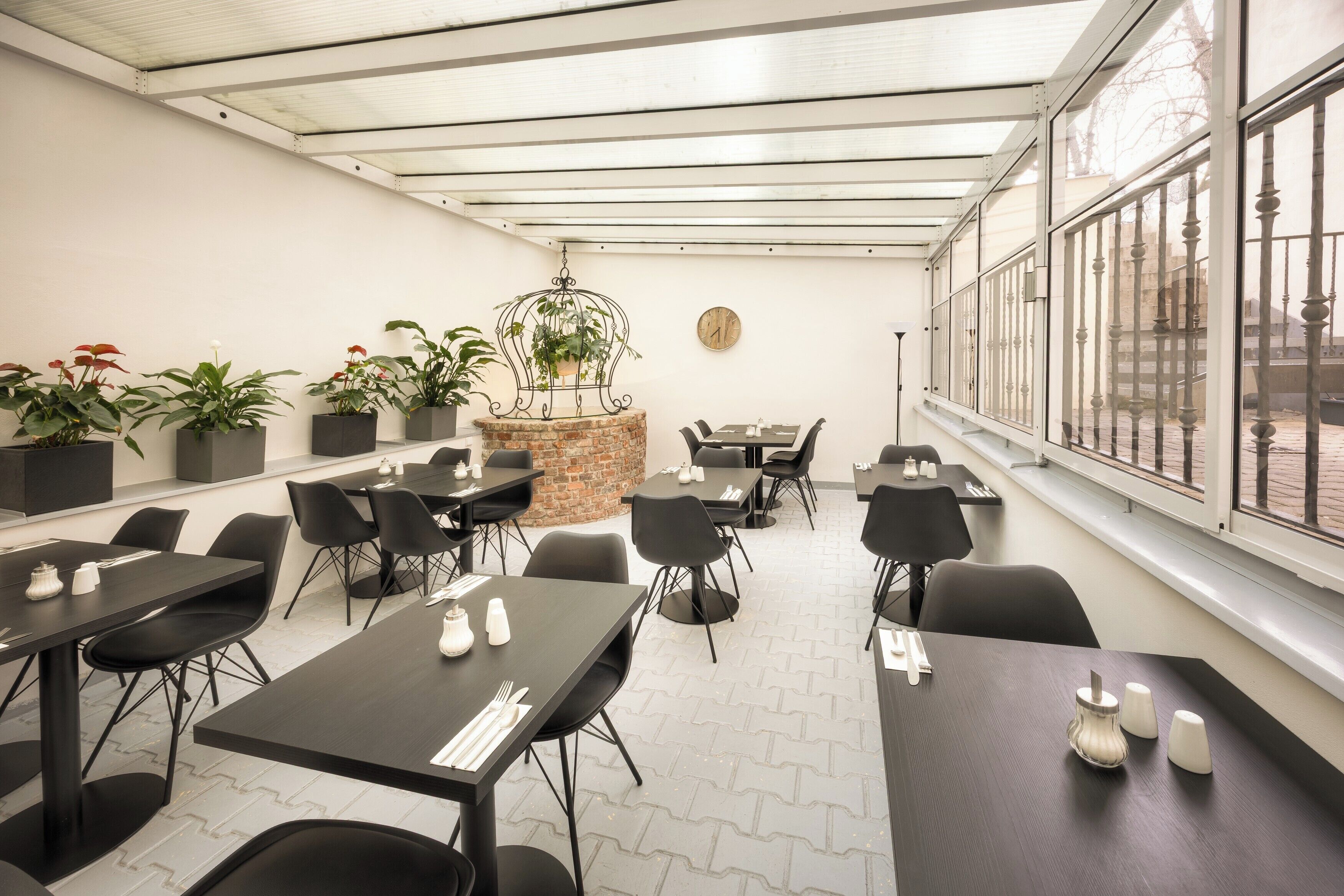 Buffet déjeuner gratuit tous les jours