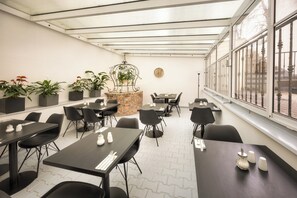 Tägliches inbegriffenes Frühstücksbuffet