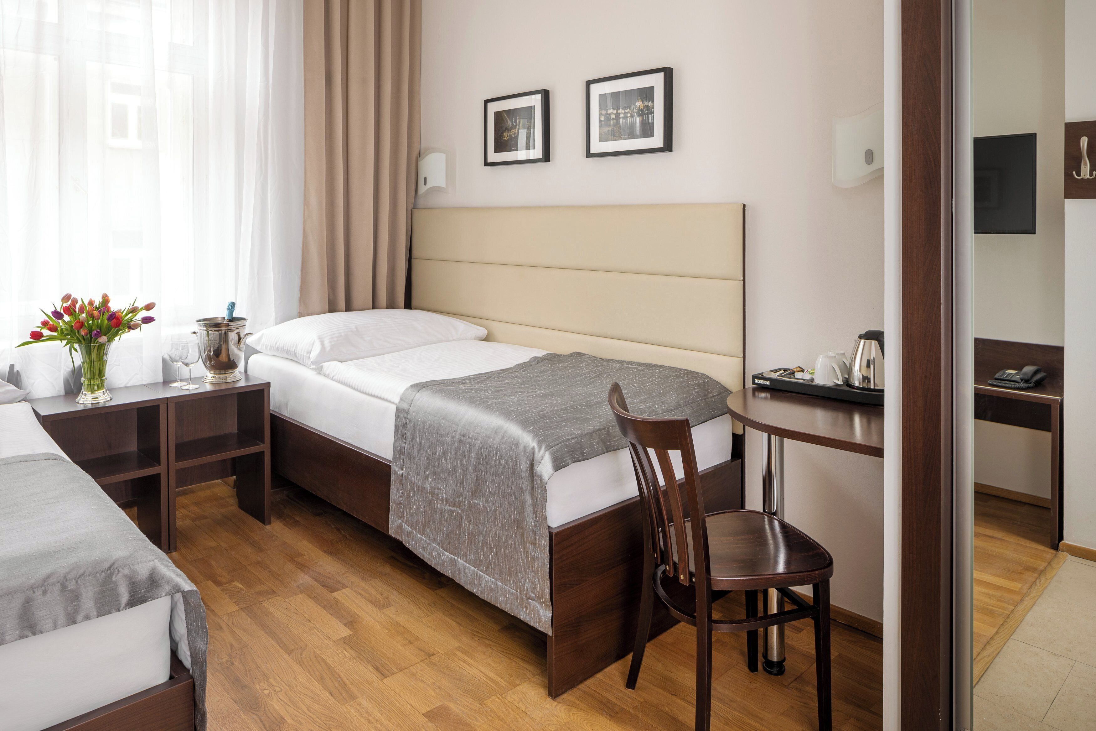 standard twin room | 1 bedroom, minibar, in-room safe, iron/ironing board