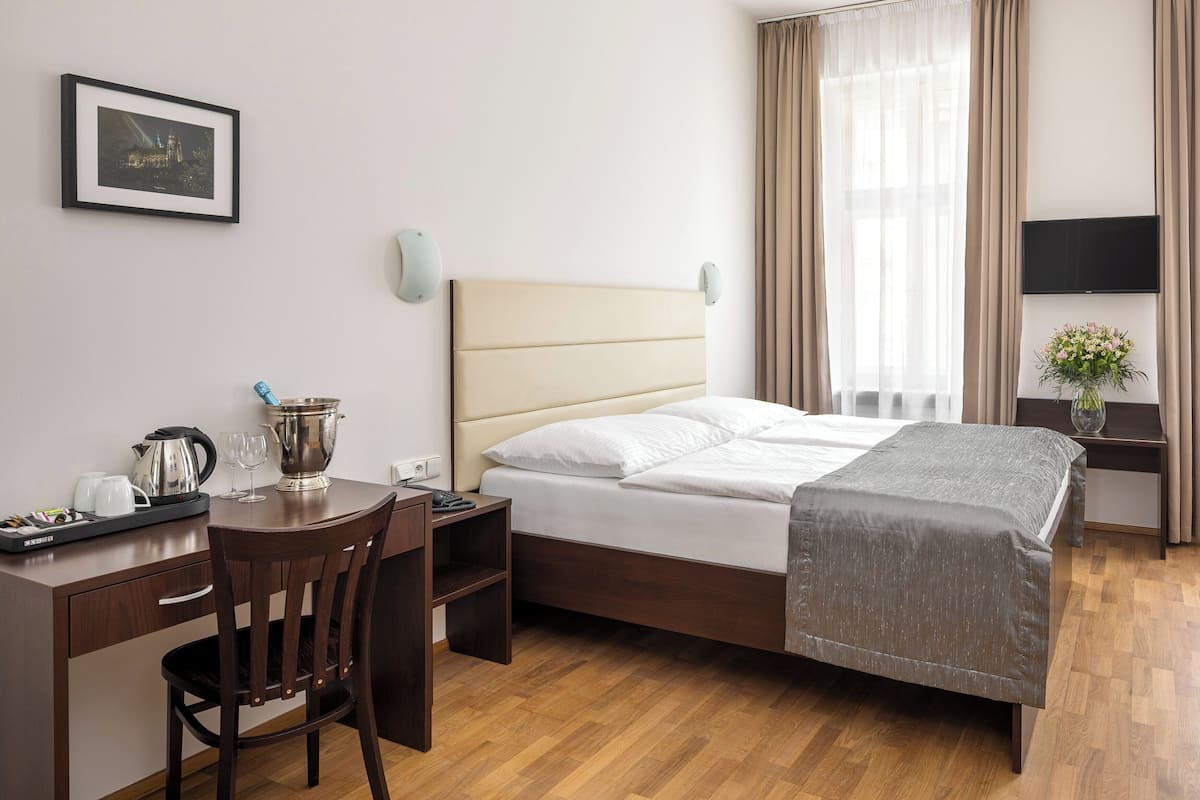 Standard Double Room | Minibar, in-room safe, iron/ironing board, free WiFi