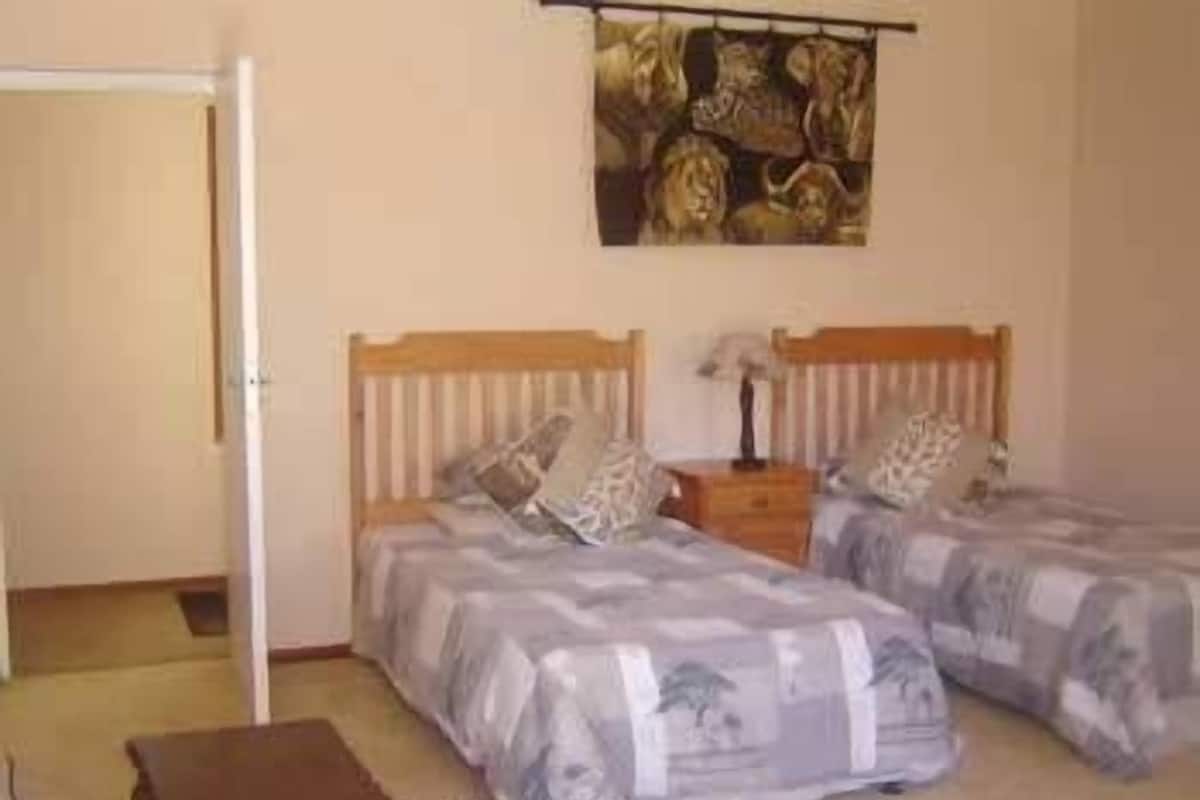 In-room safe, desk, iron/ironing board, free WiFi