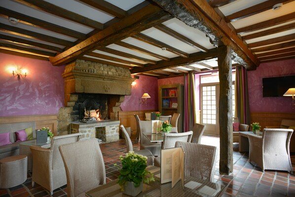 Lobby lounge - Le Relais Du Roy (Le Mont-Saint-Michel)