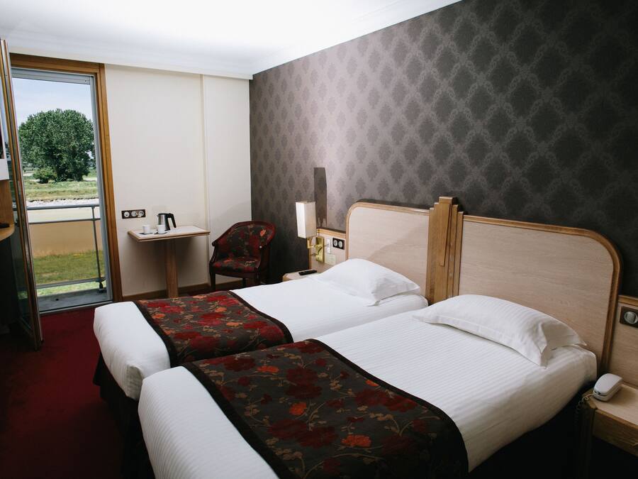 Desk, blackout drapes, free cribs/infant beds, rollaway beds