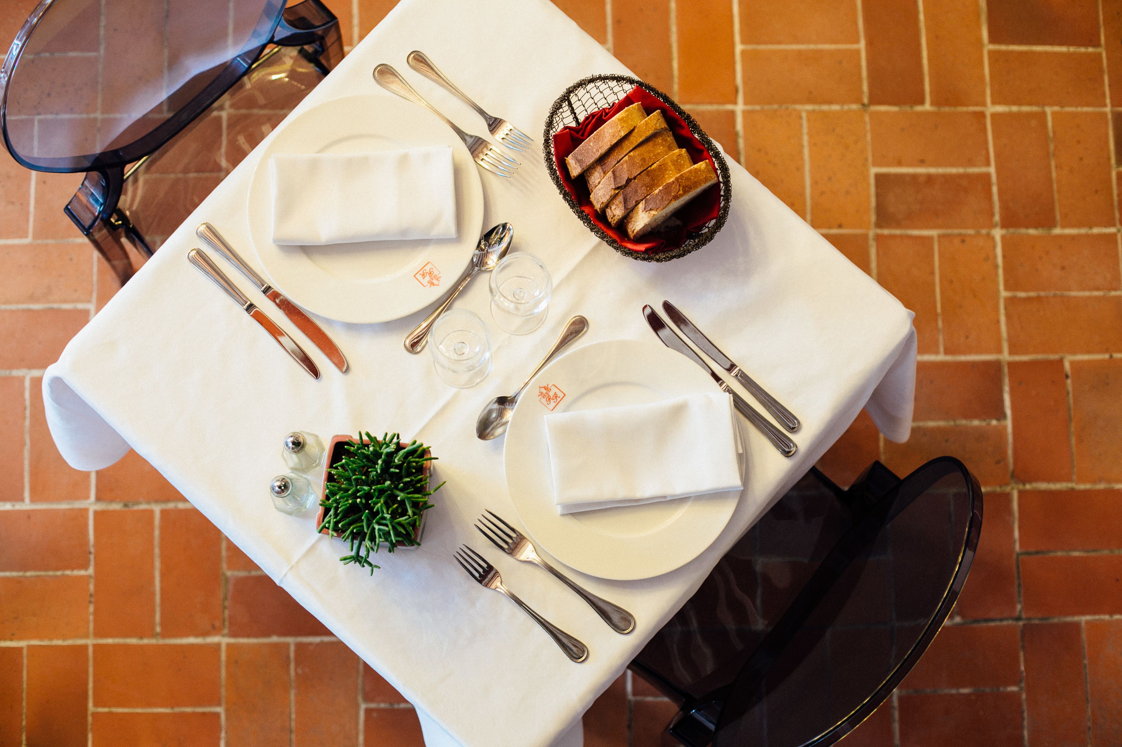 breakfast and dinner served, vegetarian cuisine