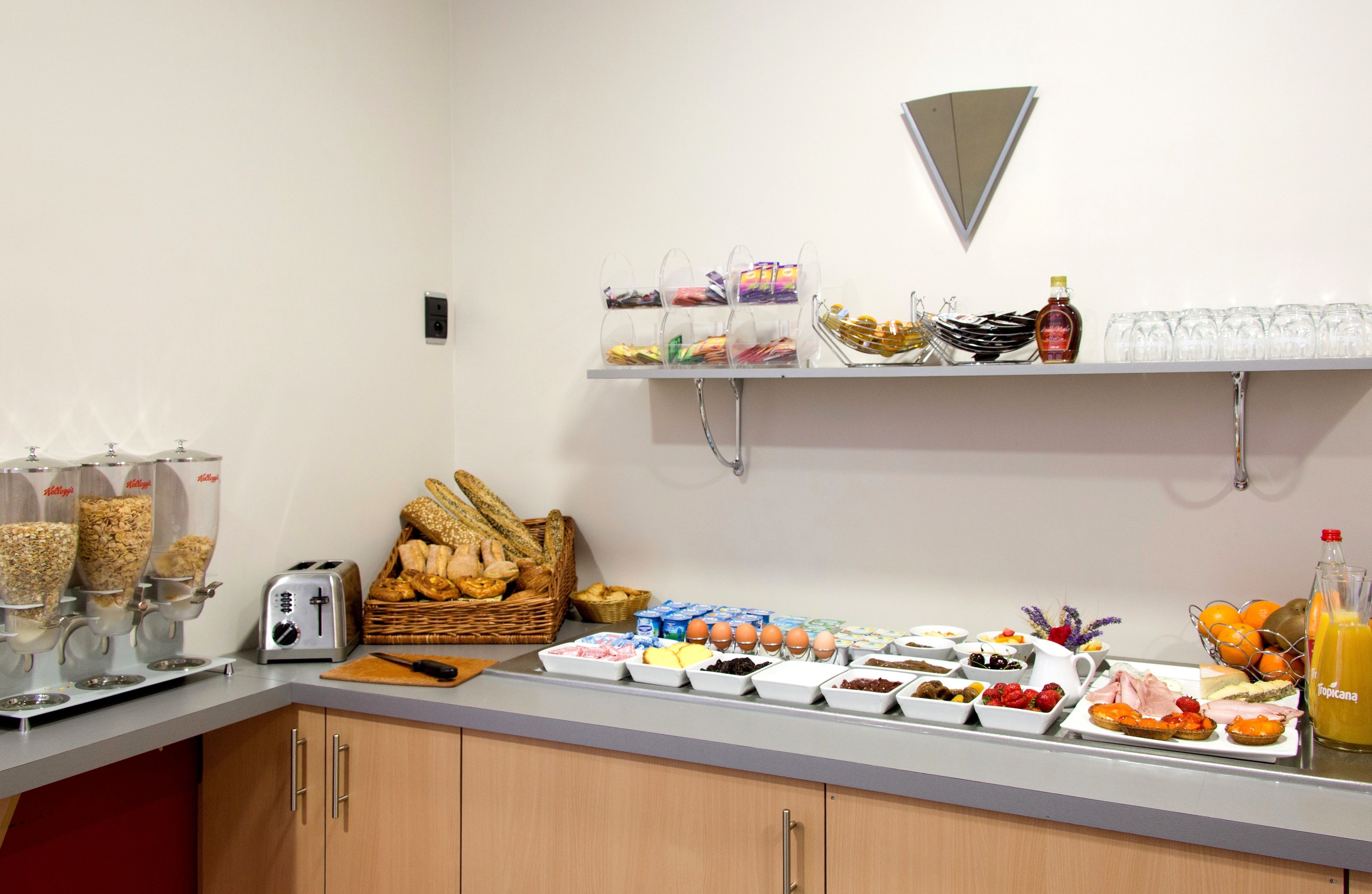 daily buffet breakfast (eur 8 per person)