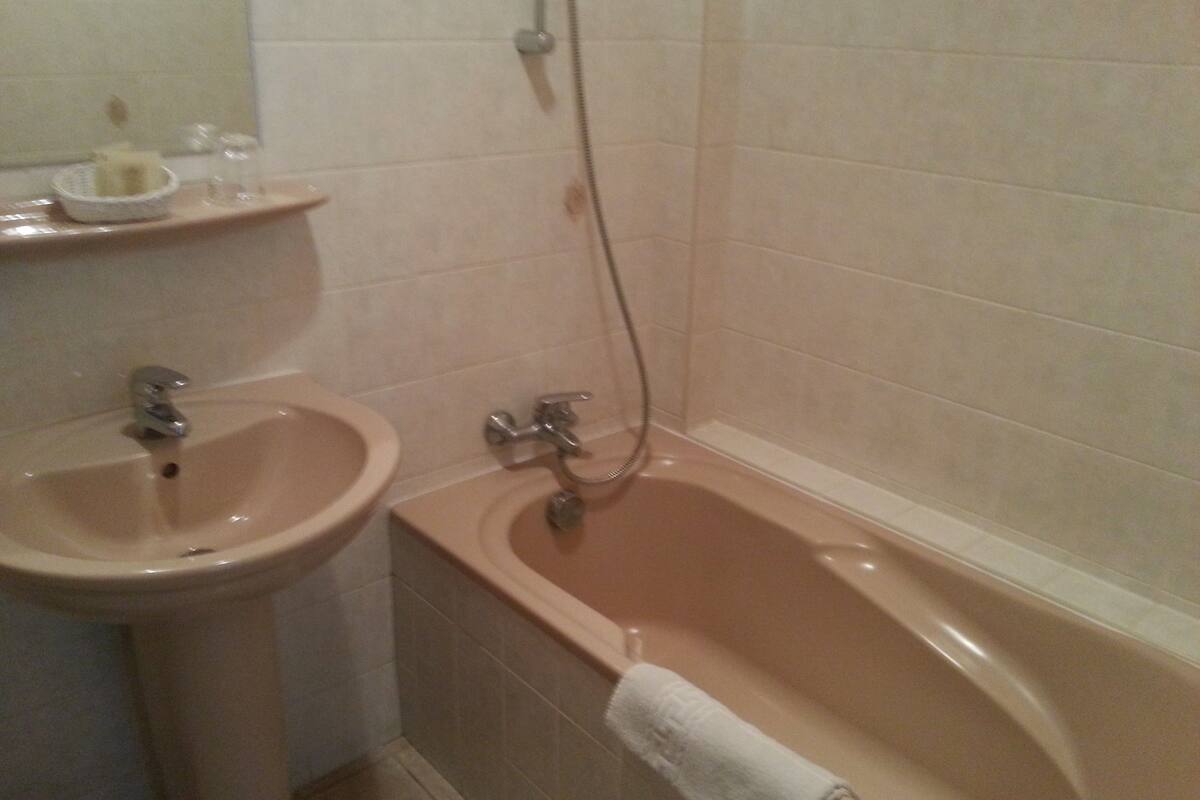 double room | bathroom | free toiletries, hair dryer