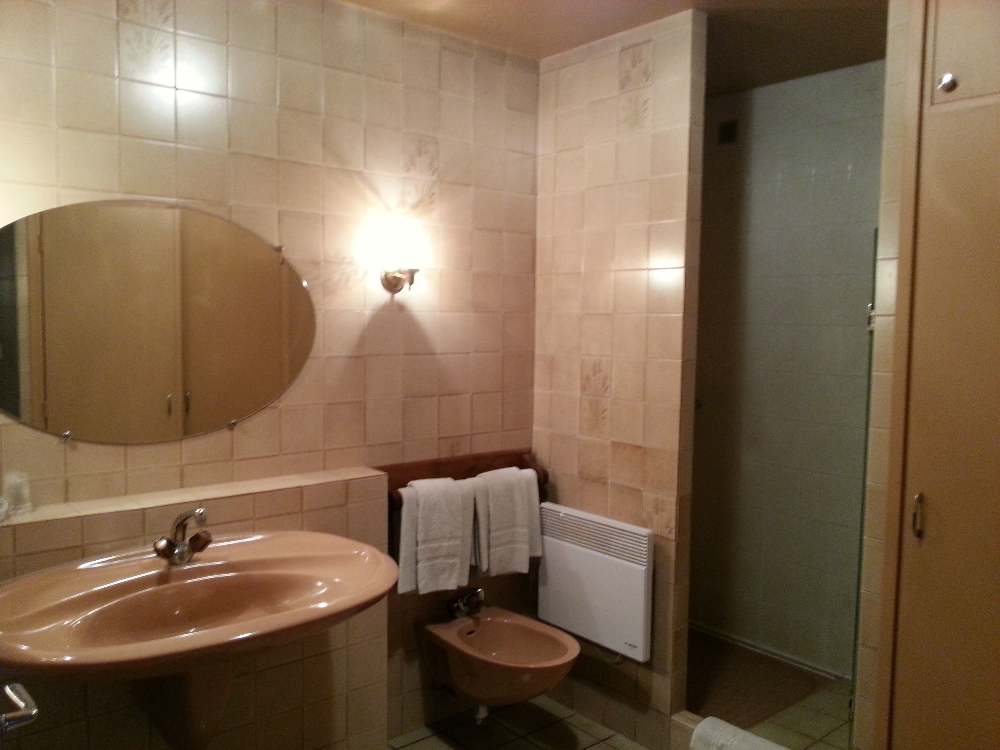 free toiletries, hair dryer