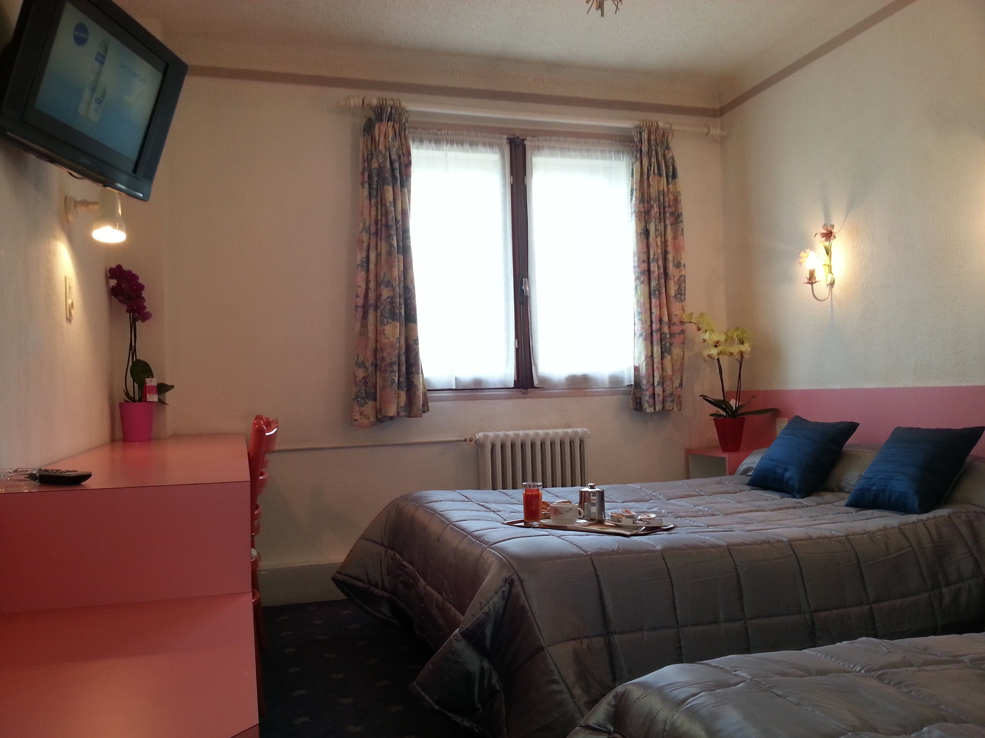 triple room | in-room safe, desk, blackout curtains, soundproofing