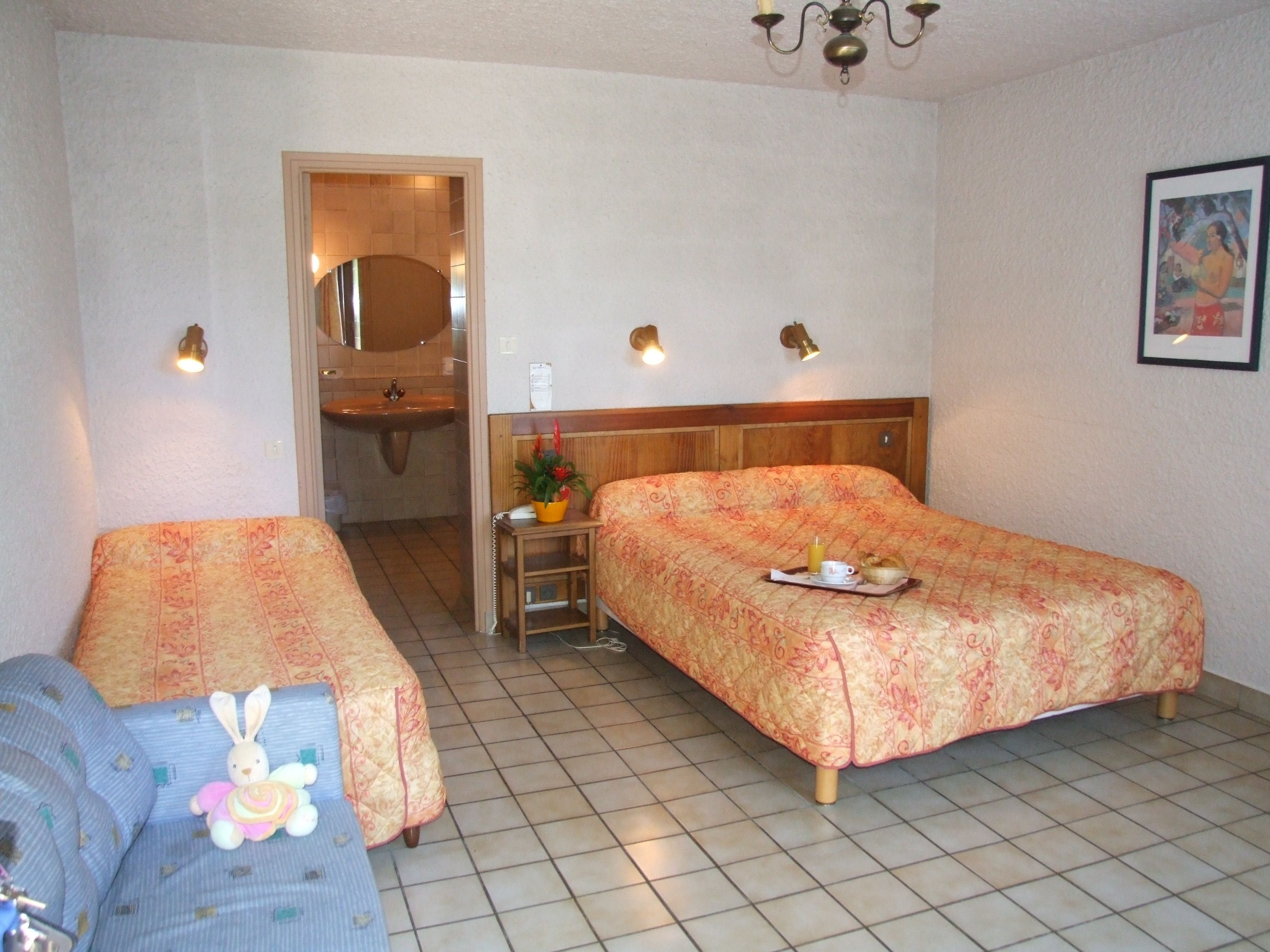 bungalow, garden area (for 3) | in-room safe, desk, blackout curtains, soundproofing