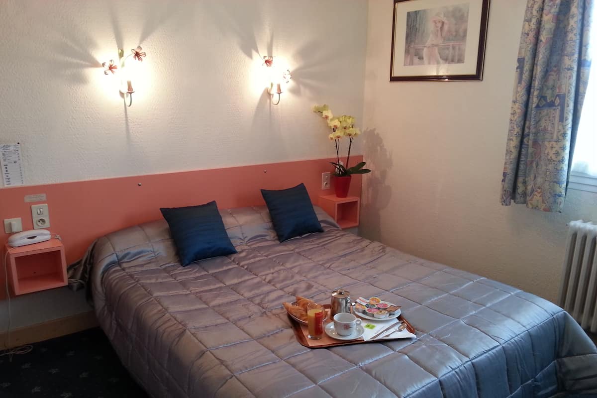 In-room safe, desk, blackout curtains, soundproofing