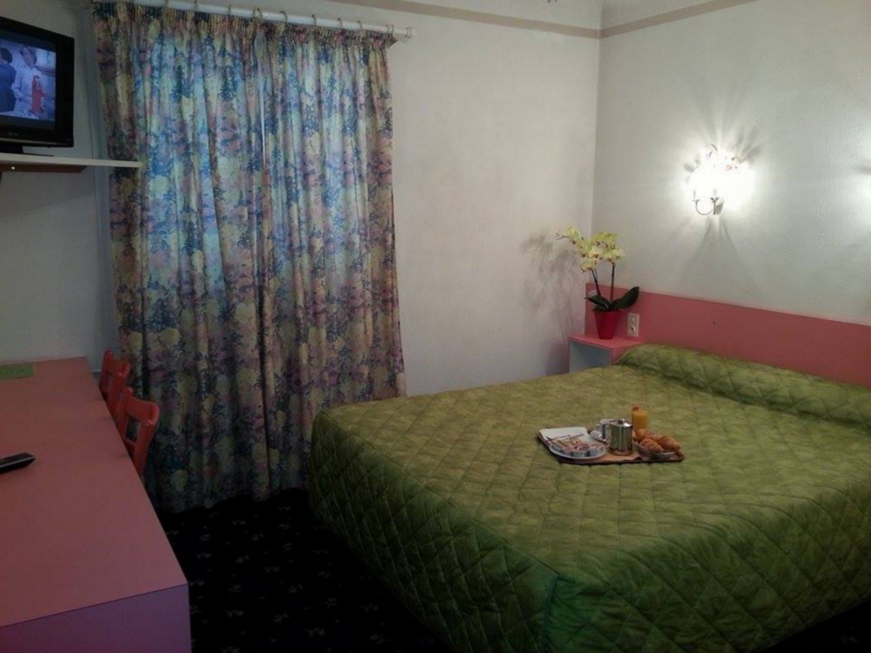 double room | in-room safe, desk, blackout curtains, soundproofing