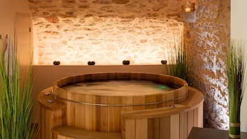 Indoor spa tub