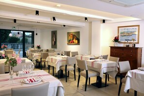 Lunch and dinner served - La Nivelle (Saint-Pee-sur-Nivelle)