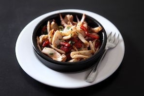 Lunch and dinner served - La Nivelle (Saint-Pee-sur-Nivelle)