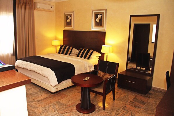 Premium bedding, in-room safe, individually decorated - Apo Apartments (Abuja)