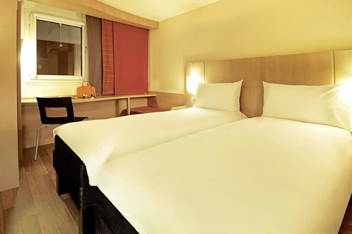 Standard Room, 2 Twin Beds | In-room safe, desk, soundproofing, free WiFi