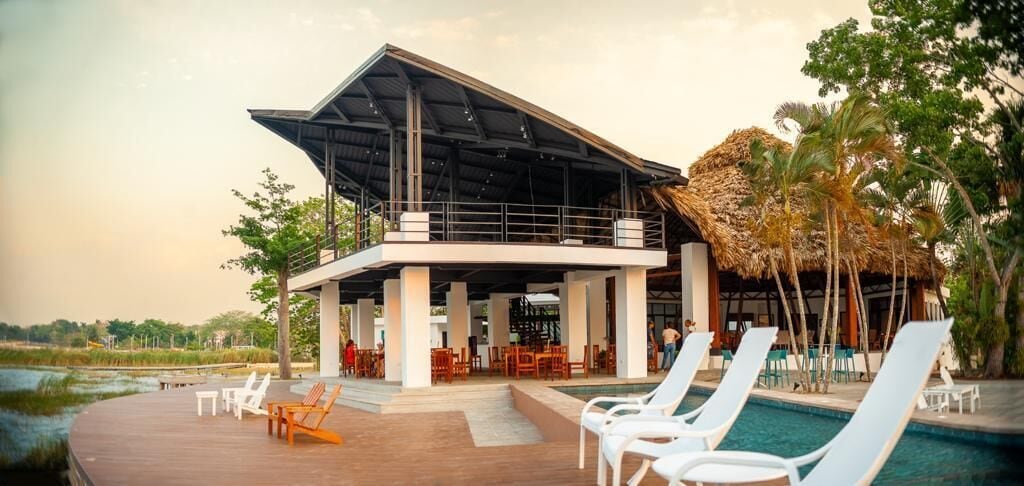 Breakfast, lunch, dinner served; international cuisine 