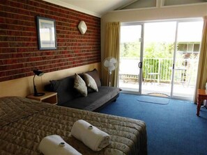 Deluxe Room, 1 Queen Bed with Sofa bed, Non Smoking, Balcony | 1 bedroom, blackout drapes, free WiFi, bed sheets - Merimbula Gardens Motel (Merimbula)