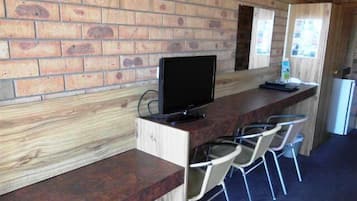 Habitación con 2 camas individuales | Centro de negocios en la habitación