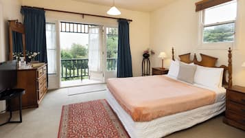 Executive Room, Non Smoking, Balcony | 1 bedroom, premium bedding, down comforters, individually decorated