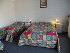 Free WiFi, bed sheets - Corowa Motor Inn (Corowa)