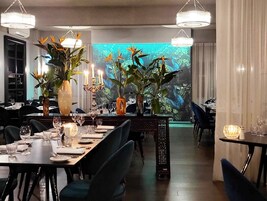 2 restaurantes, se sirve desayuno 