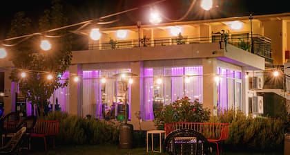 The Oriana Orange - Retro Hotel & Resort